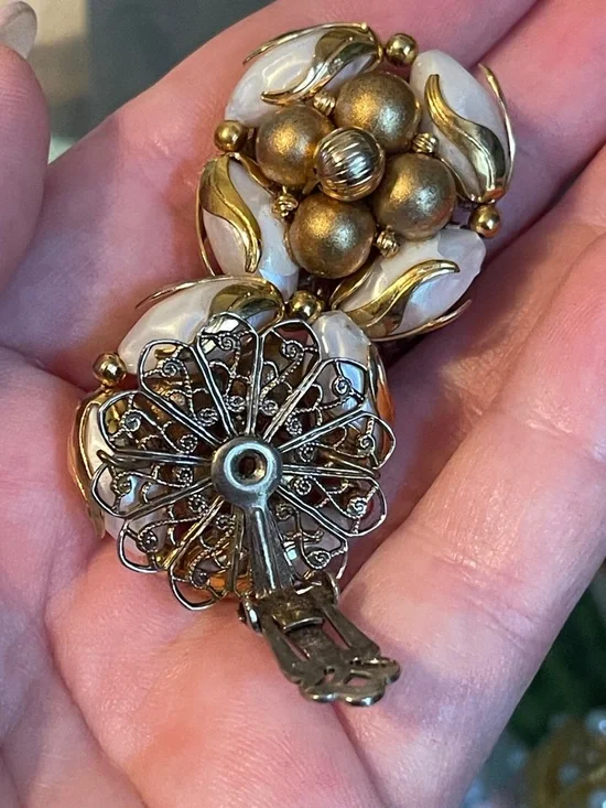 1950’s Deauville “Golden Cage” Faux Pearl Bracelet & Clip-on Earring Set - Picture 11 of 12